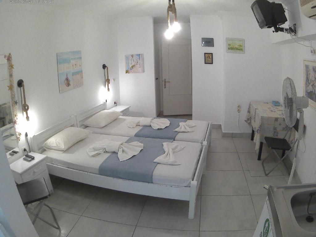Postel nebo postele na pokoji v ubytování Apanemia Rooms
