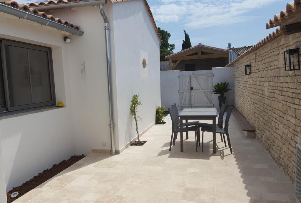 Patio nebo venkovní prostory v ubytování Maison de charme La Flotte en Ré