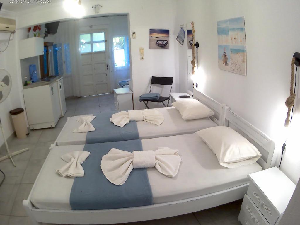 Postel nebo postele na pokoji v ubytování Apanemia Rooms