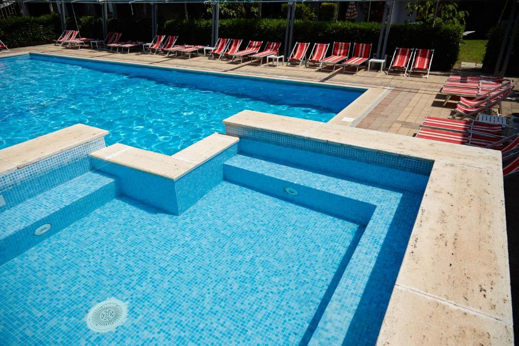 Bazén v ubytování Hotel Residence Key Club nebo v jeho okolí