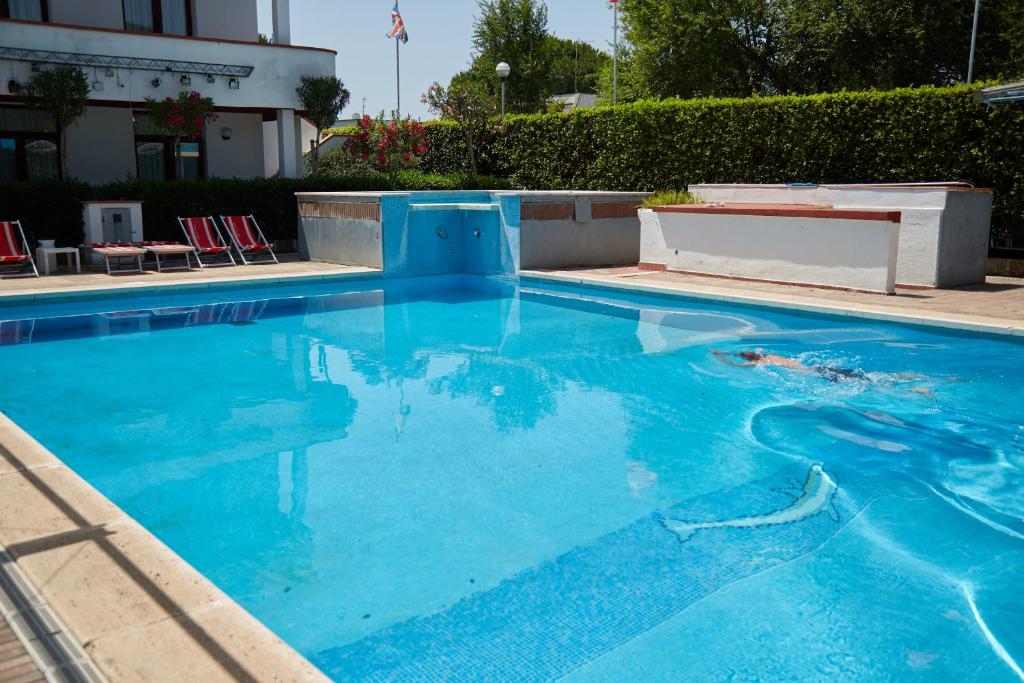 Bazén v ubytování Hotel Residence Key Club nebo v jeho okolí