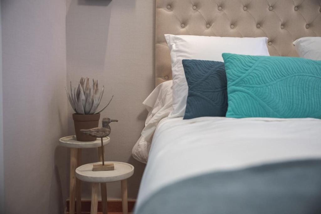 A bed or beds in a room at River Side Olabeaga by homebilbao