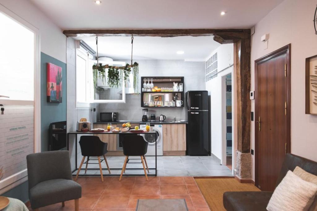 A kitchen or kitchenette at River Side Olabeaga by homebilbao