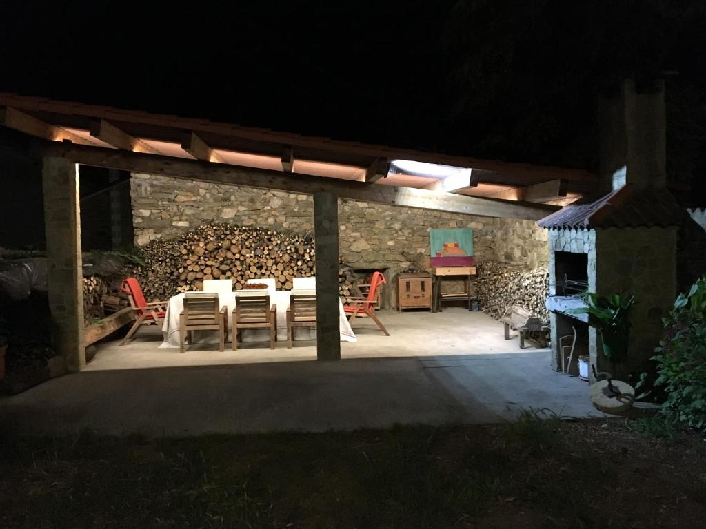 Patio lub wspólna przestrzeń na świeżym powietrzu w obiekcie O SOUTO DE TELLA, COSTA DA MORTE