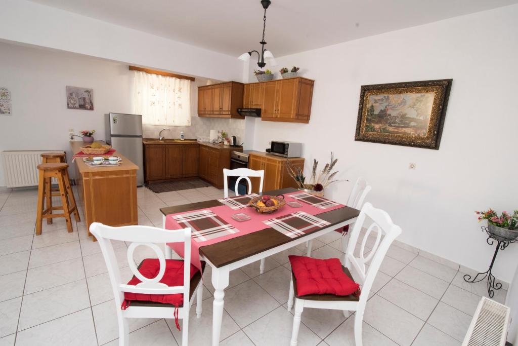Kuchnia lub aneks kuchenny w obiekcie KOS Family House