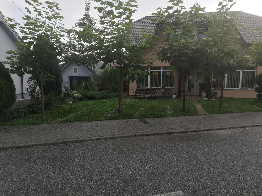 Budynek, w którym mieści się apartament