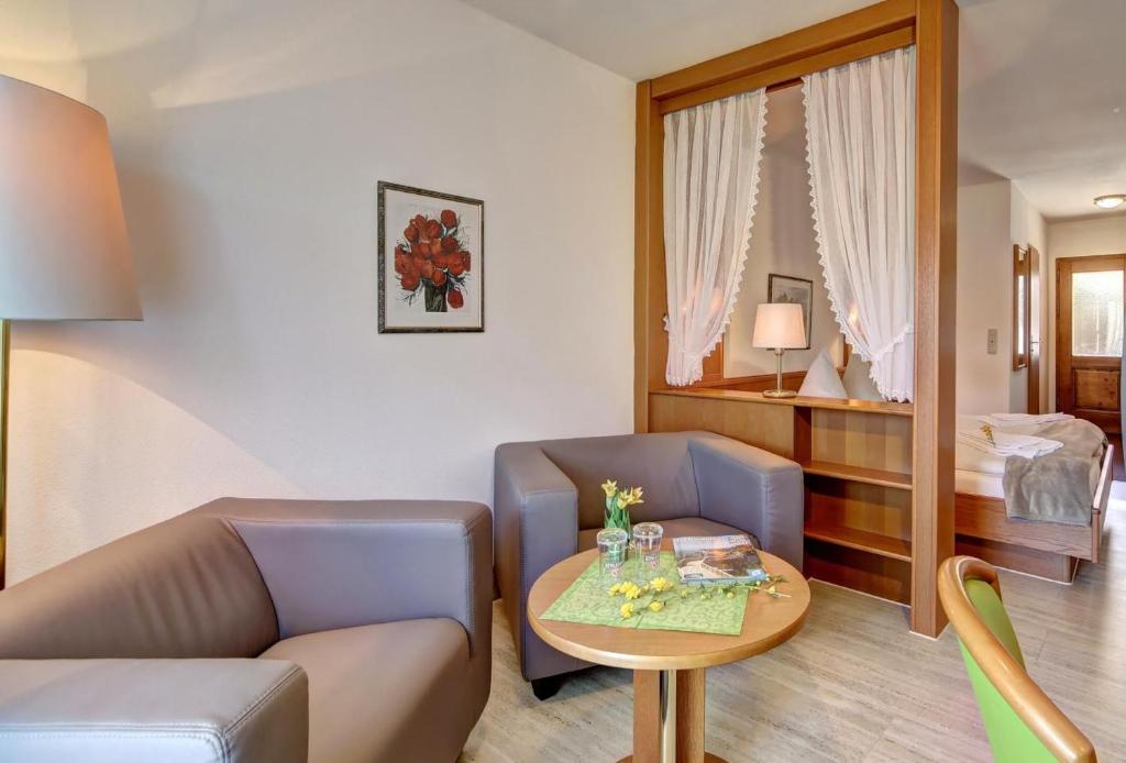 Posezení v ubytování Village Hotel Bayerischer Wald