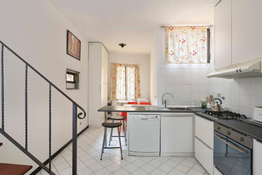 Kuchyňa alebo kuchynka v ubytovaní Appartamento La Terrazza Firenze centro storico