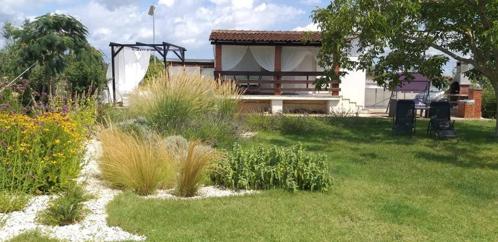 Zahrada ubytování Holiday Home Ulika