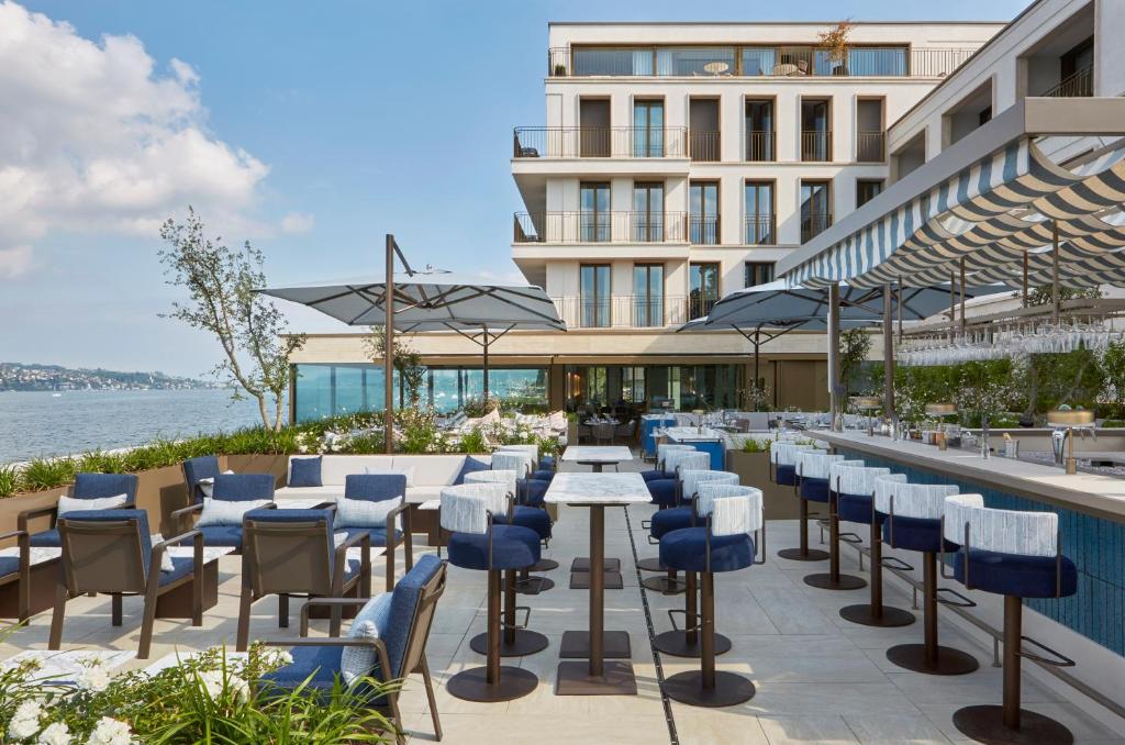 Un restaurant u otro lugar para comer en Alex Lake Zürich