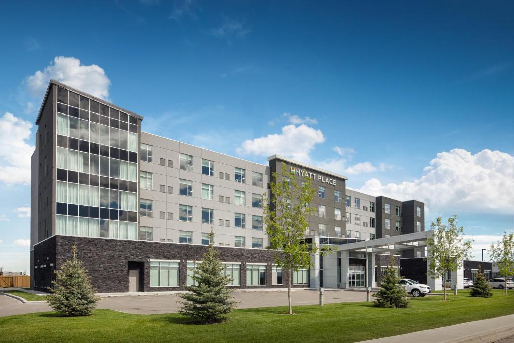 eine Darstellung eines Krankenhausgebäudes in der Unterkunft Hyatt Place Calgary Airport in Calgary