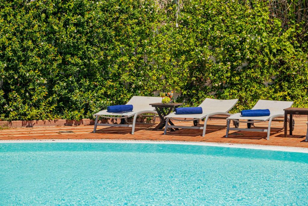 Bazén v ubytování LH Hotel La Funtana nebo v jeho okolí