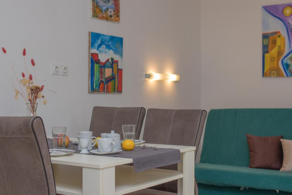Posedenie v ubytovaní Apartmani VILLA KALINIC