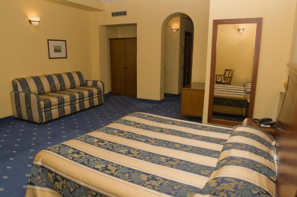 Postel nebo postele na pokoji v ubytování Europalace Hotel