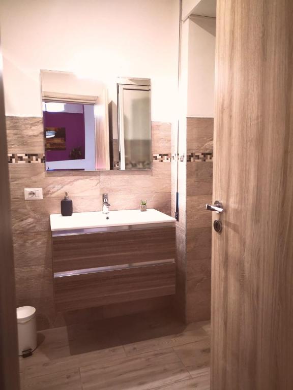 A bathroom at The Royals