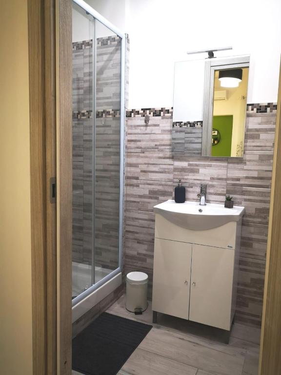 A bathroom at The Royals