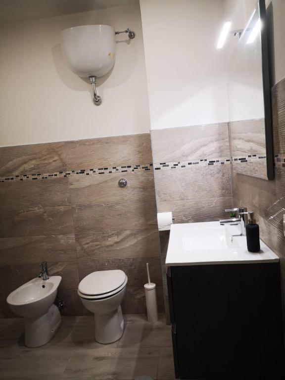 A bathroom at The Royals