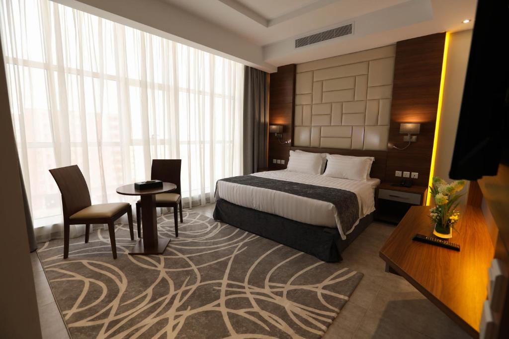 Postel nebo postele na pokoji v ubytování Diamond Tower Hotel