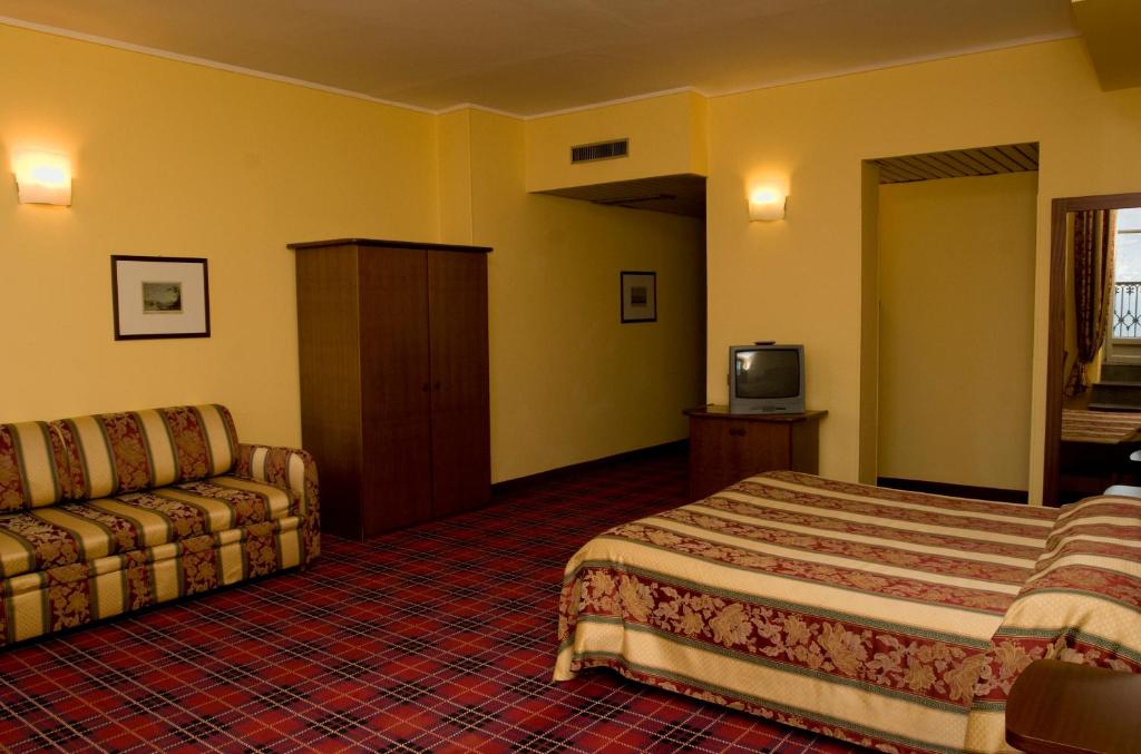 TV a/nebo společenská místnost v ubytování Europalace Hotel