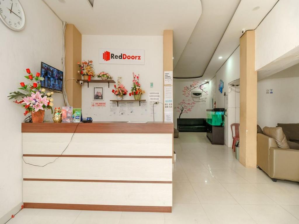 a hospital lobby with a welcome sign on the wall at RedDoorz at Tara Homestay Palembang in Palembang