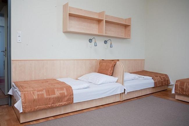 Voodi või voodid majutusasutuse Hotel Kerpely toas