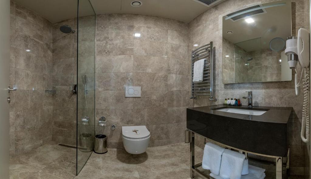 A bathroom at The Hotel Beyaz Saray & Spa - Special Category