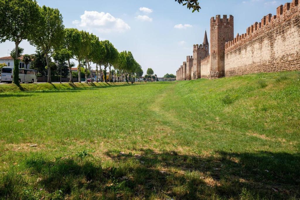 Vonkajšia záhrada v ubytovaní Medieval Relais - Top location