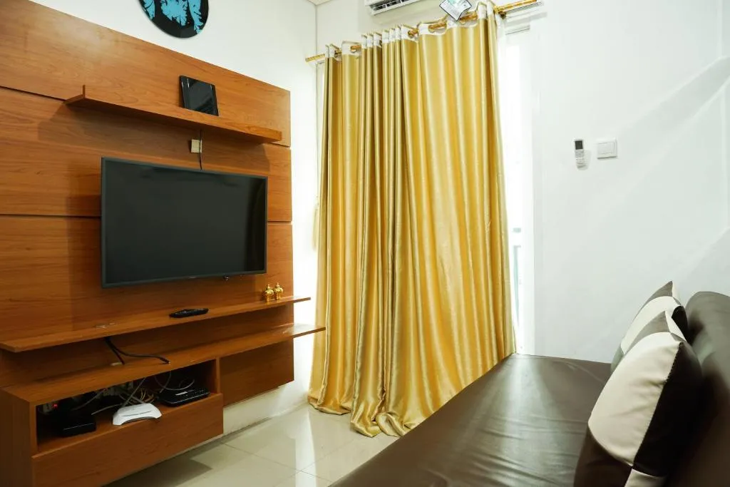 2BR Apartment with Sofa Bed at Woodland Park Residence By Travelio, Jakarta, Indonezia