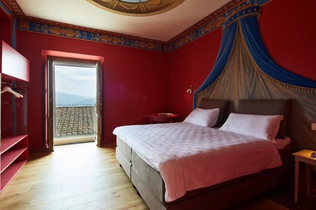 Postel nebo postele na pokoji v ubytování Poppi Suites
