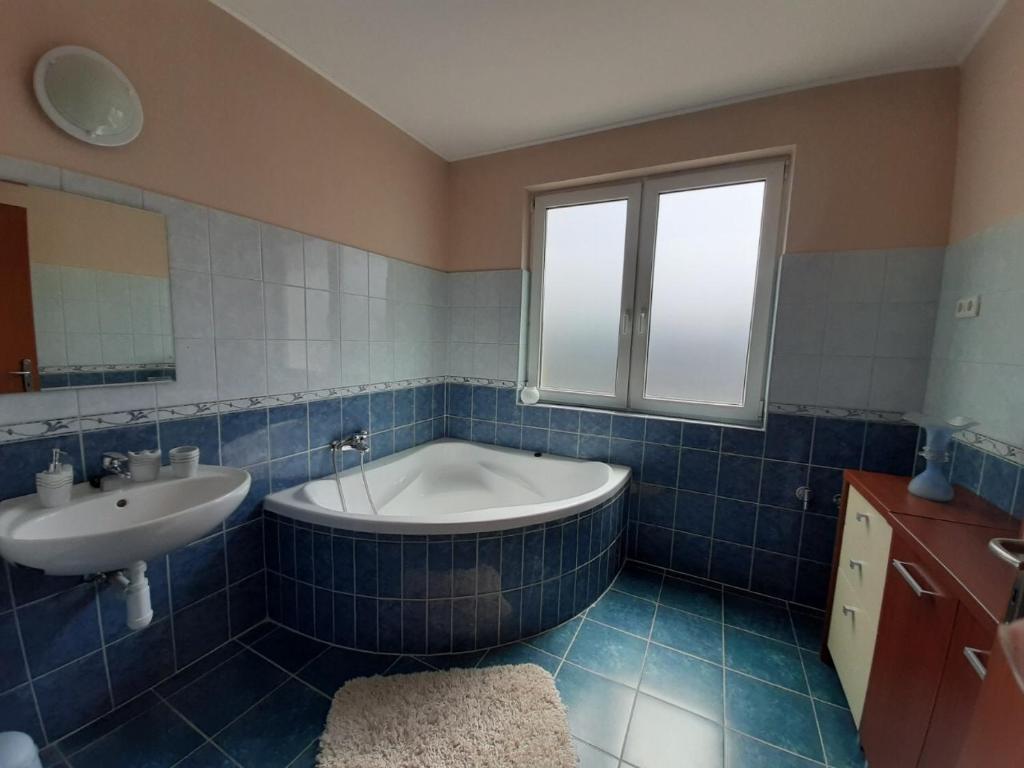 Kúpeľňa v ubytovaní Aqua Line Apartmanház