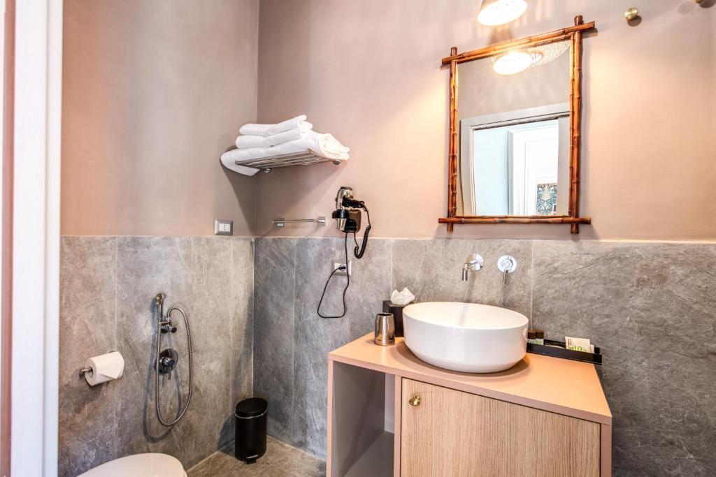 A bathroom at Glance in Rome