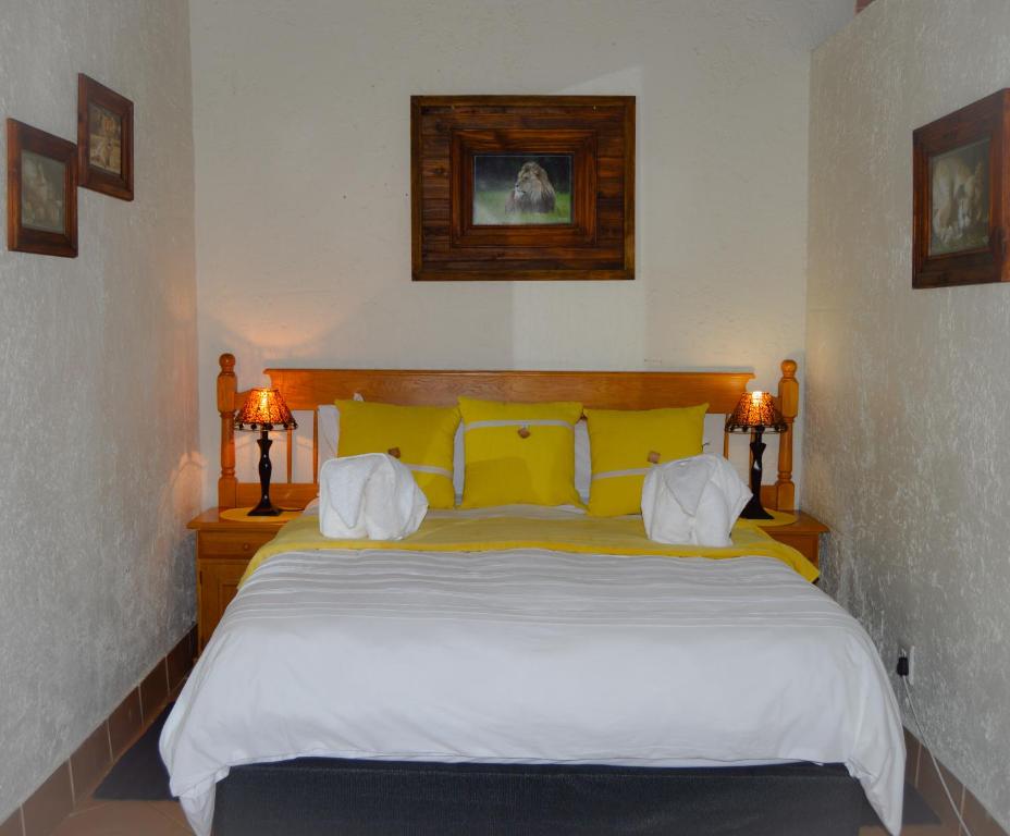 سرير أو أسرّة في غرفة في كوخ شييتو