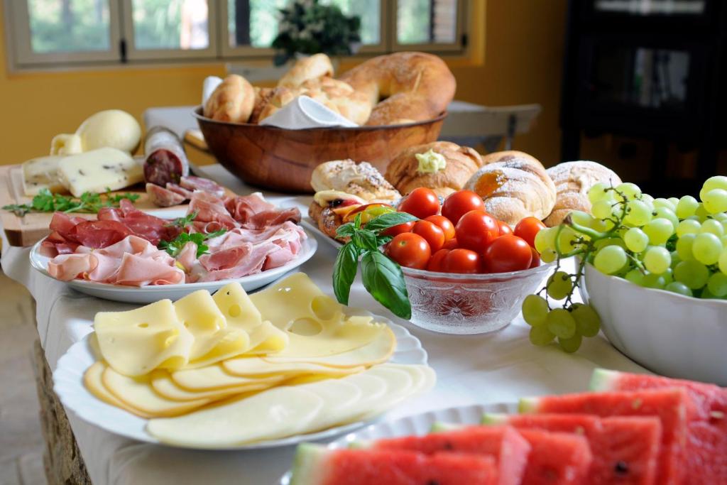 Jedlo v ubytovaní bed & breakfast alebo blízkom okolí
