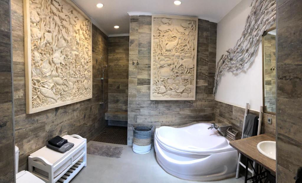 Puri Kasih Gottlieb - 8