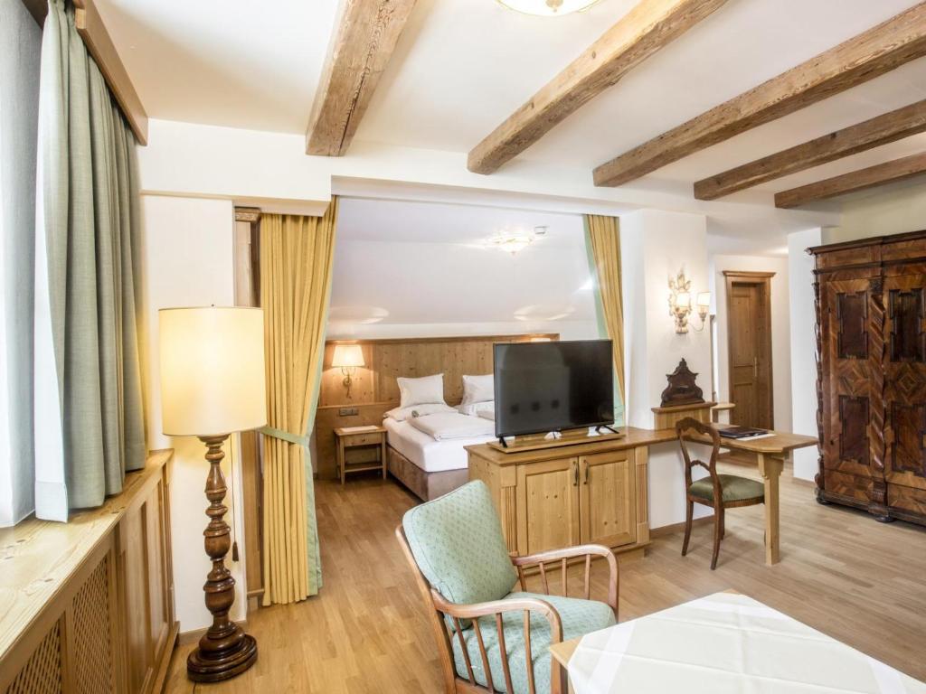 TV a/nebo společenská místnost v ubytování Hotel Tiefenbrunner