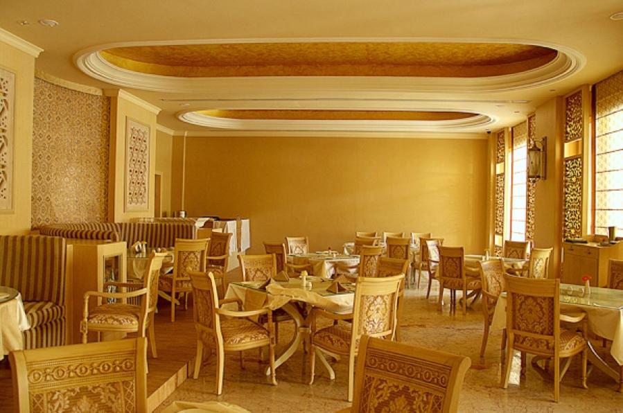 Restaurace v ubytování Pramod Convention & Club Resort