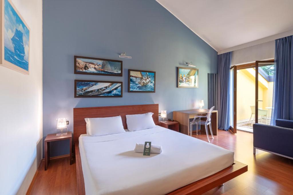 Säng eller sängar i ett rum på B&B Hotel Malpensa Lago Maggiore