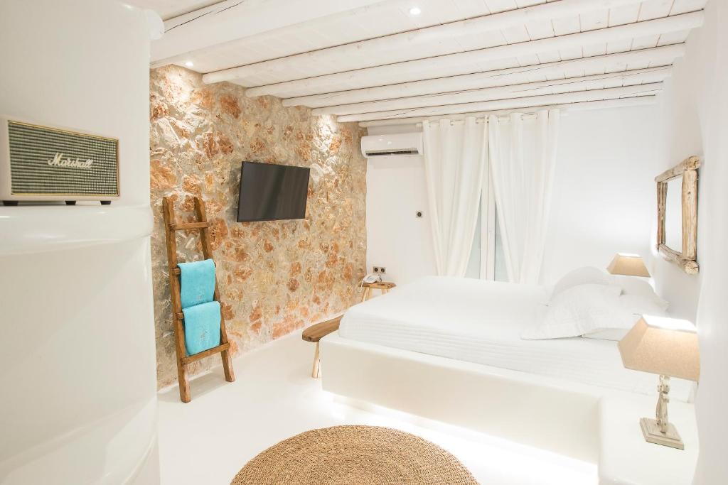 Postel nebo postele na pokoji v ubytování Paros Palace