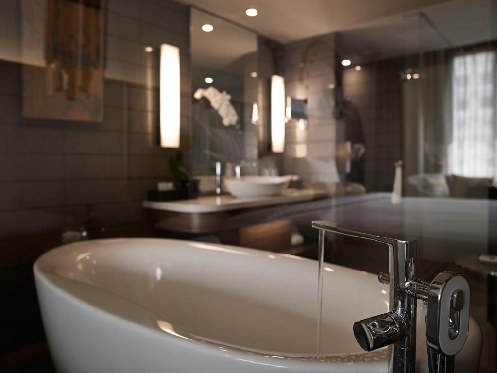 Pullman Jakarta Indonesia - Grand Deluxe King Room