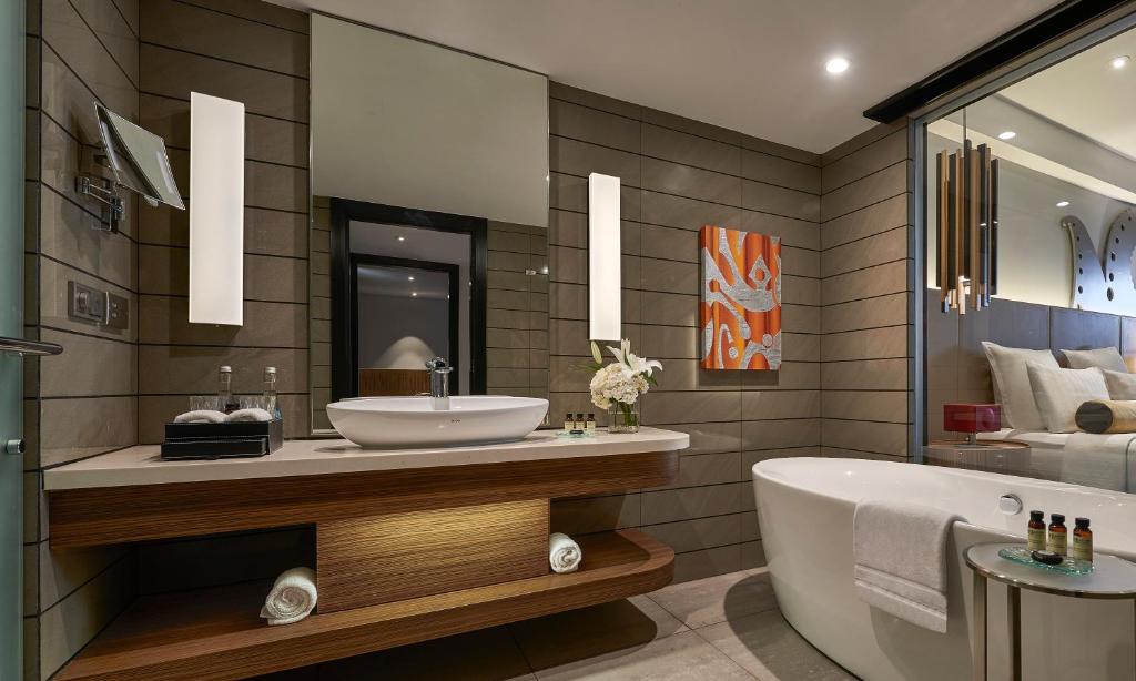Pullman Jakarta Indonesia - Executive King Room Met Lounge Access