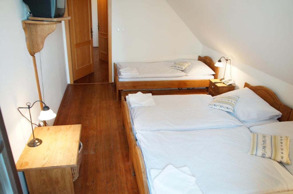 Postel nebo postele na pokoji v ubytování Bukovanský mlýn