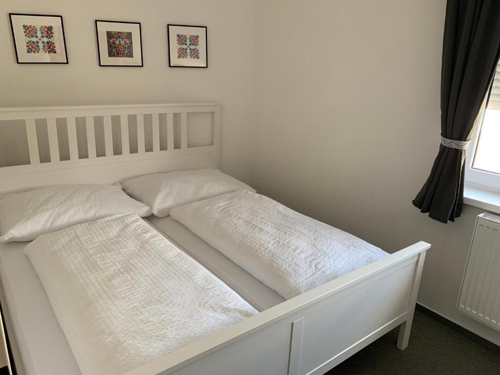 Postel nebo postele na pokoji v ubytování Mikulov Inn - Apartments Slunce