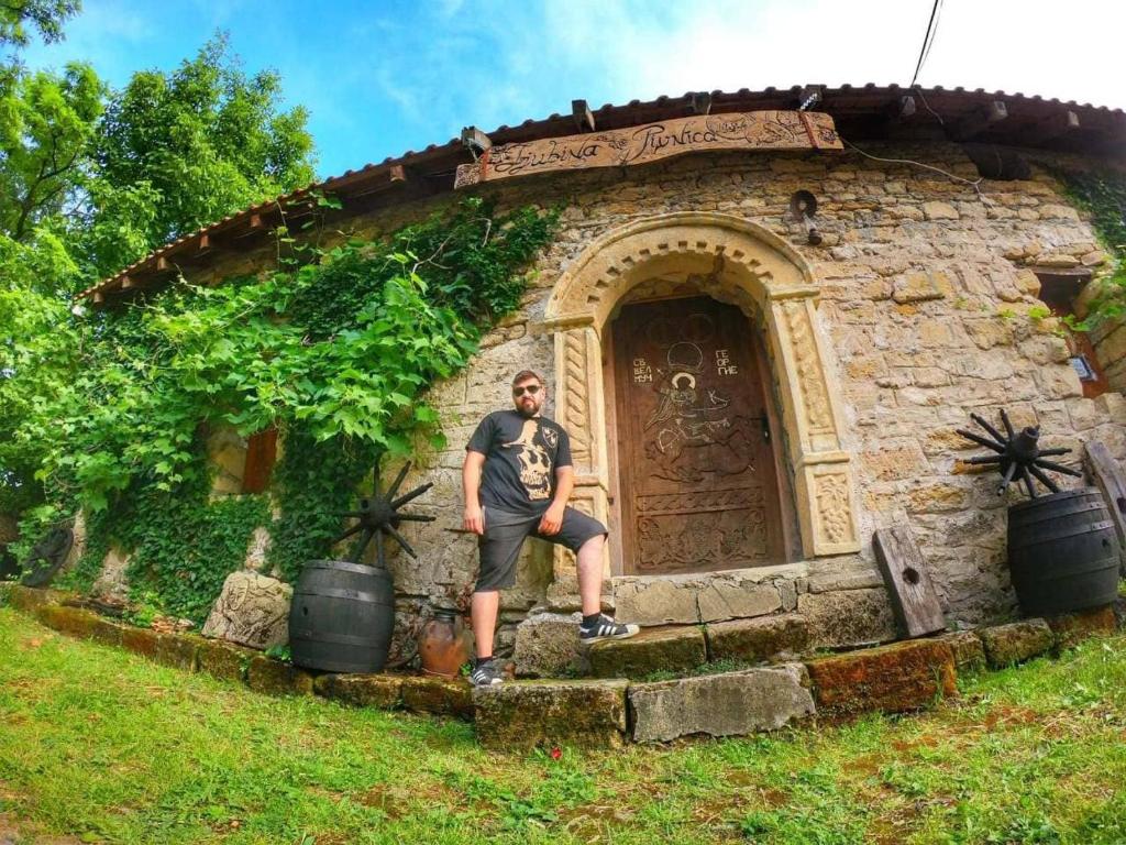 Jardí fora de Pivnice Radosavljević - Ljubina pivnica