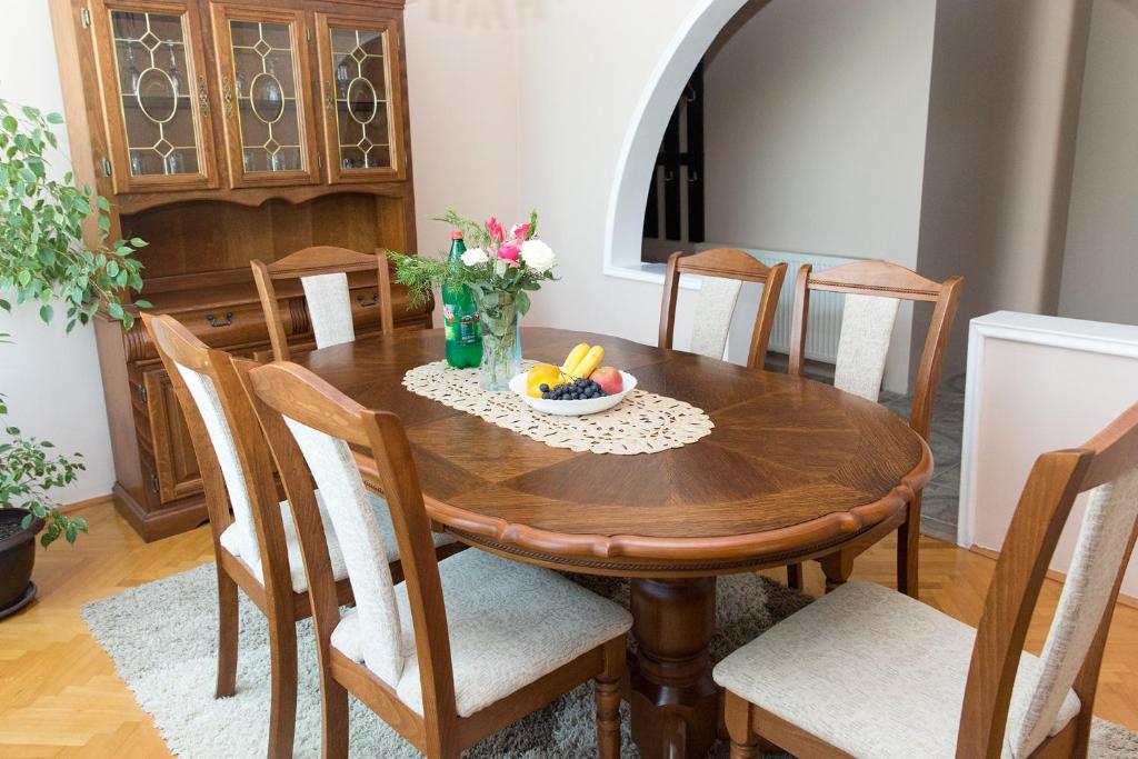 Istumisnurk majutusasutuses Apartman Solomonovic