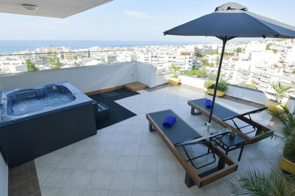A seating area at Rethymno City View Apartment