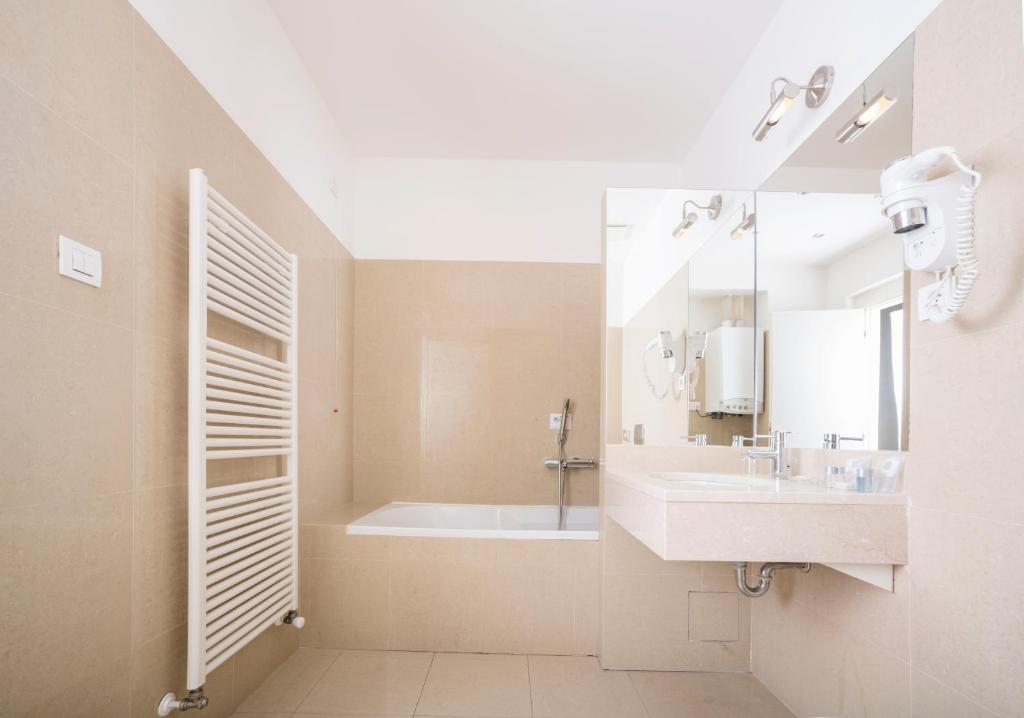 Deminka Palace - Resim 11