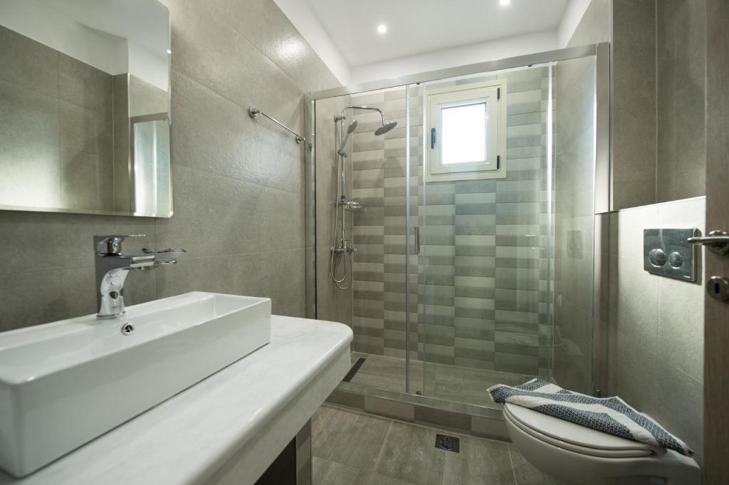 Ένα μπάνιο στο Tresor Apartments