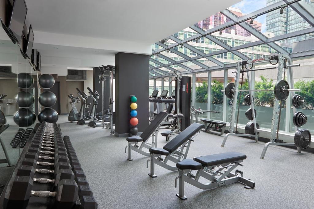 Fitness centrum a/nebo fitness zařízení v ubytování SoHo Hotel Toronto