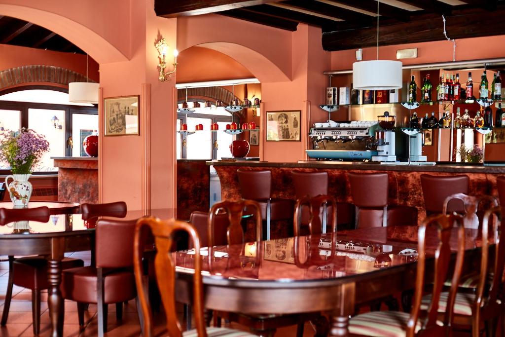 Hol lub bar w obiekcie Albergo Trattoria Il Leone