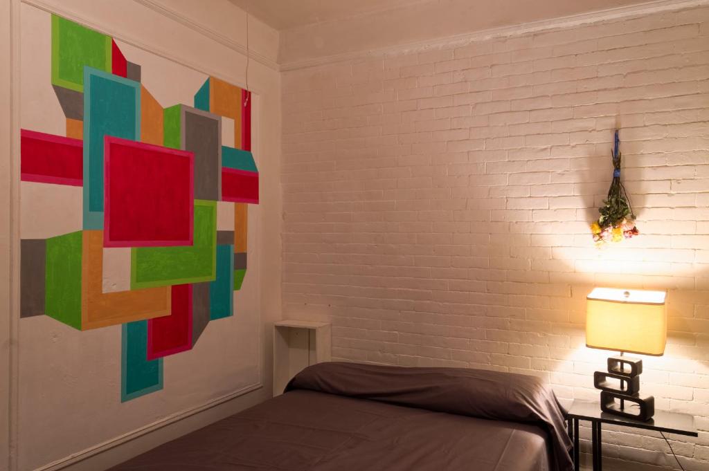 Cama ou camas em um quarto em Carlton Arms Hotel